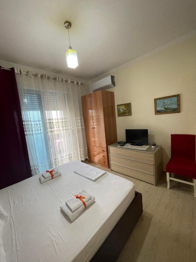 Comfy Apartament Appartamento Vlorë Esterno foto